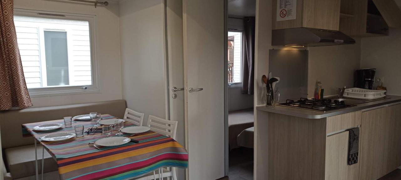 Camping Paradis Bellerive Montfrin エクステリア 写真