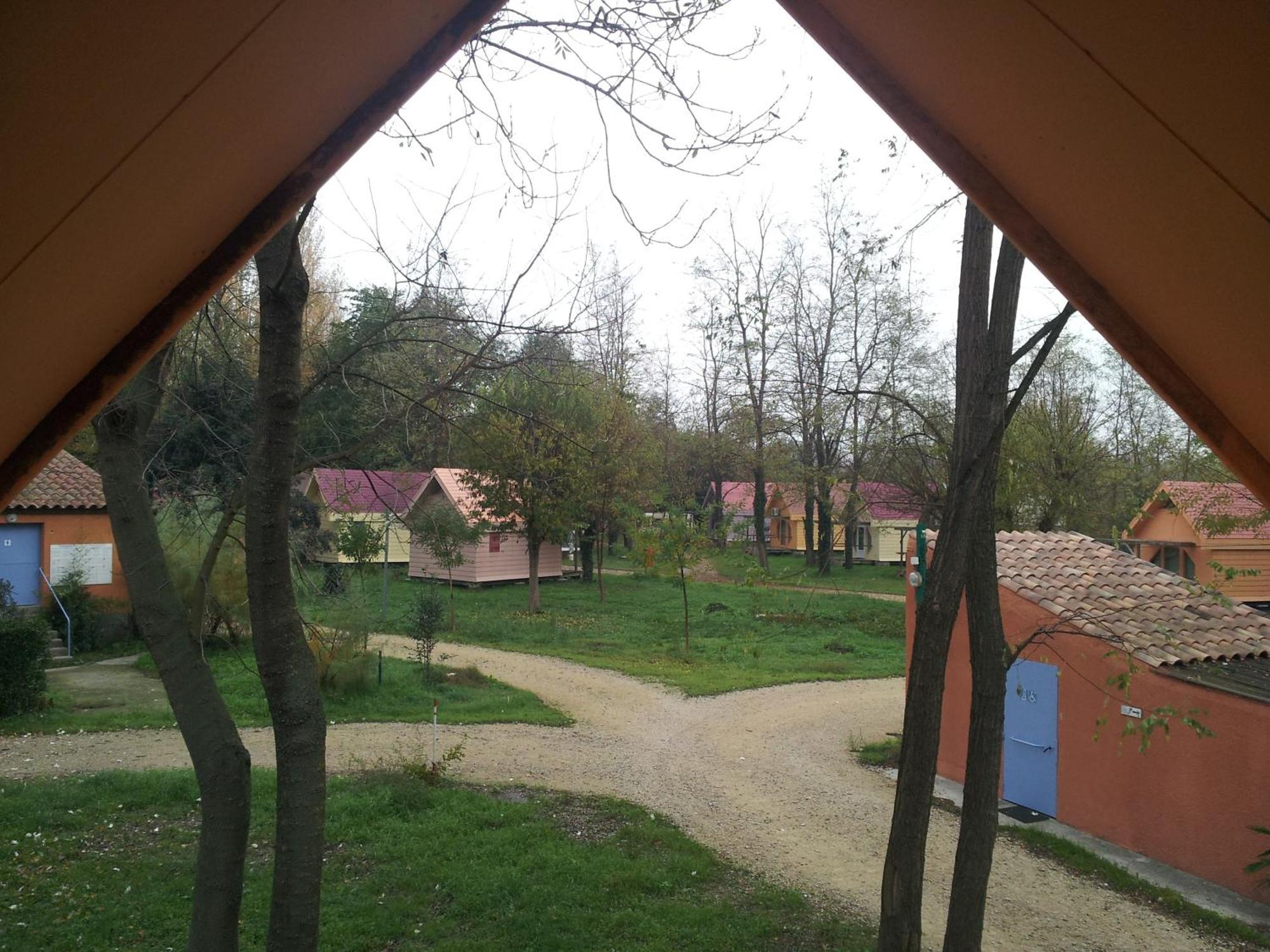 Camping Paradis Bellerive Montfrin エクステリア 写真