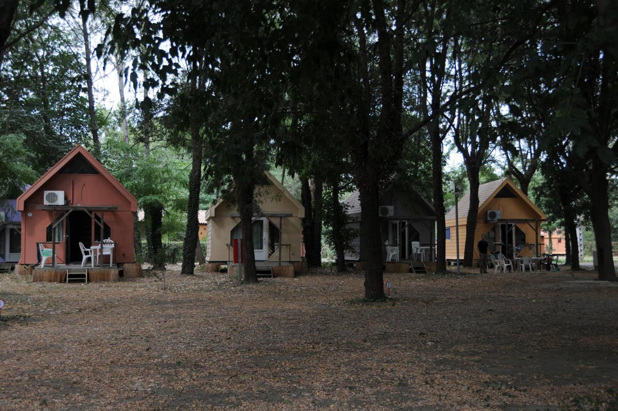 Camping Paradis Bellerive Montfrin エクステリア 写真
