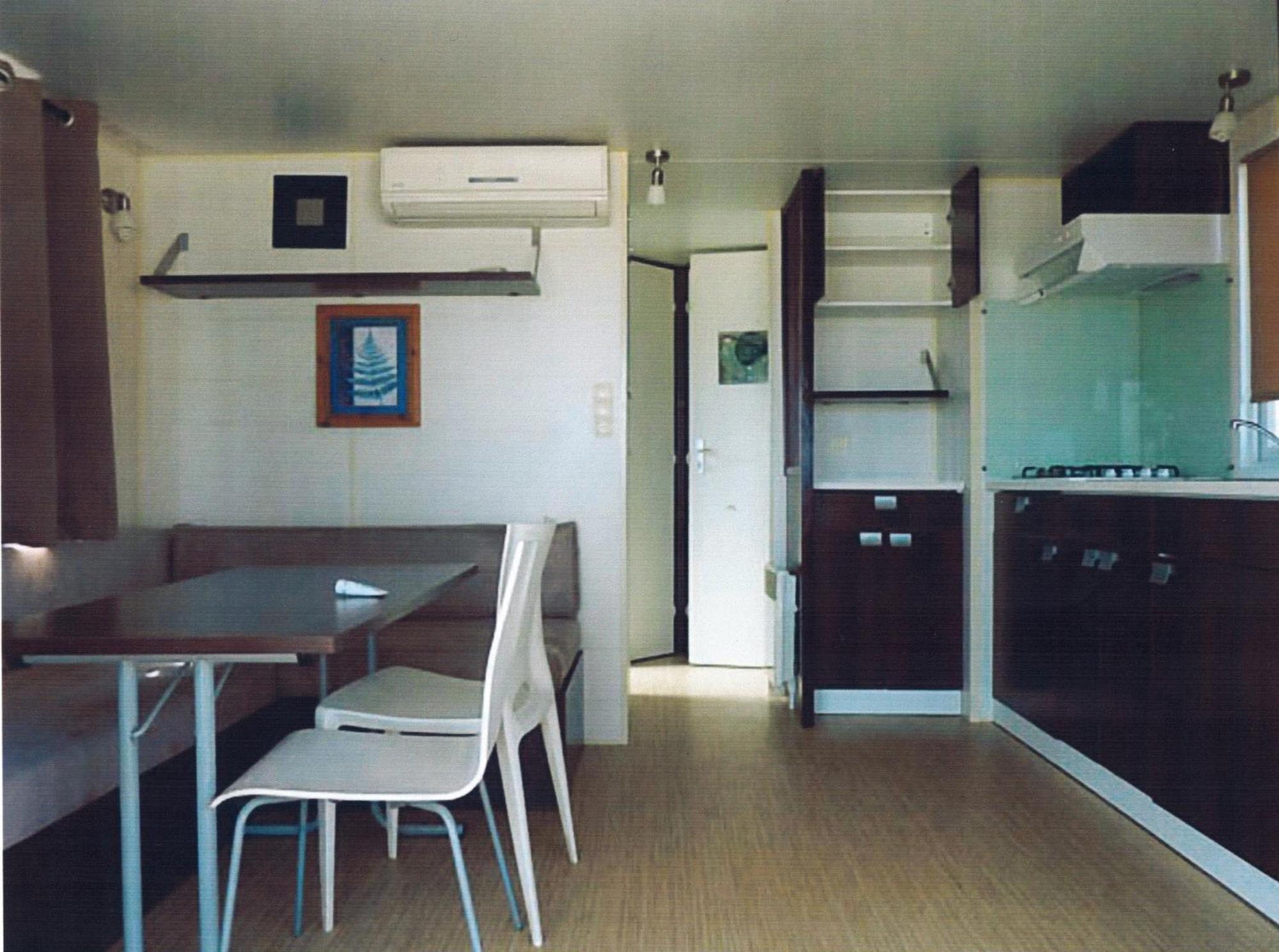Camping Paradis Bellerive Montfrin 部屋 写真