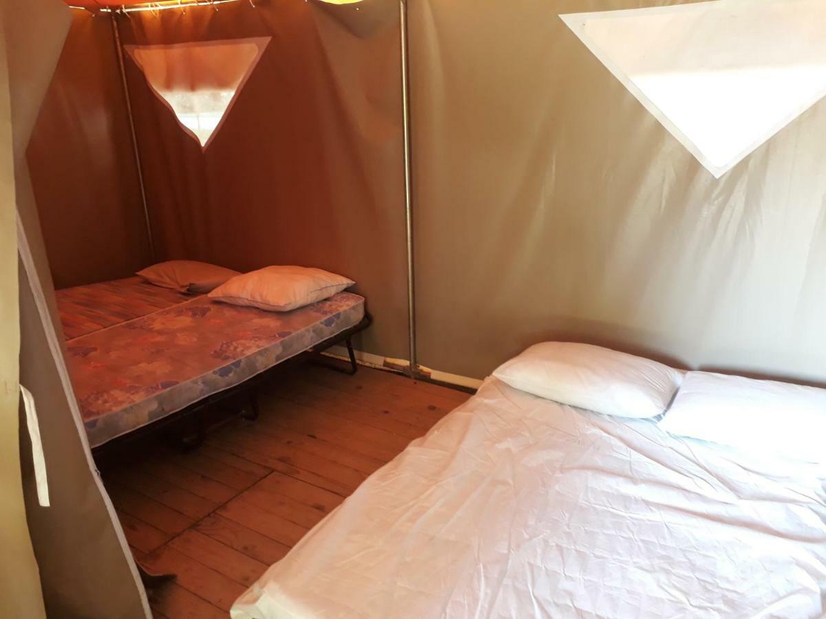 Camping Paradis Bellerive Montfrin エクステリア 写真