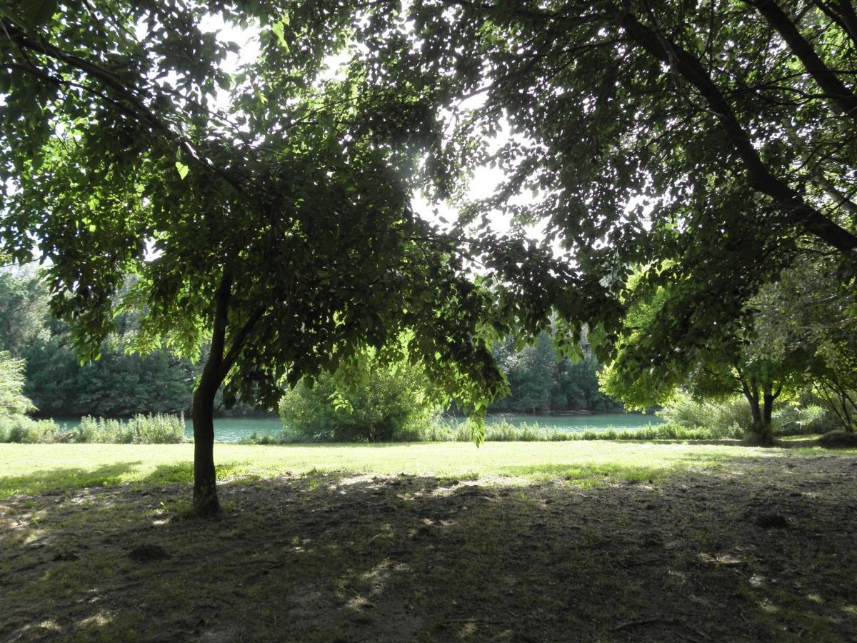 Camping Paradis Bellerive Montfrin エクステリア 写真